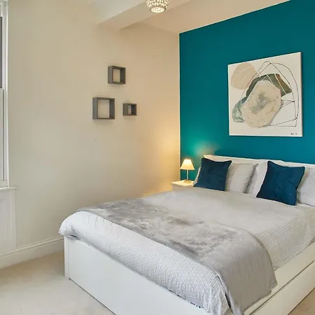 4 Bluebridge Court Apartment
